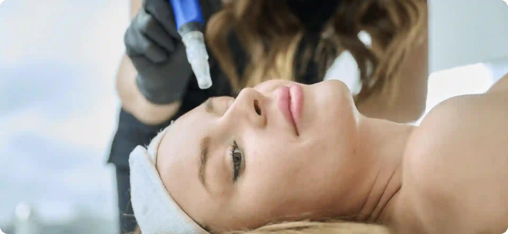 How Do Microneedles Trigger New Collagen and Elastin in Loose Skin Royal Tunbridge Wells?
